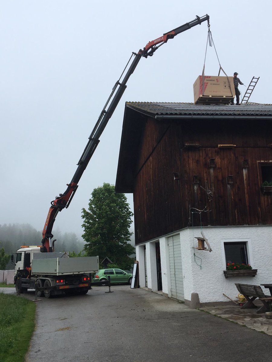 Kranarbeiten an Haus von Erdbau Karl Prohaska in Rabenstein